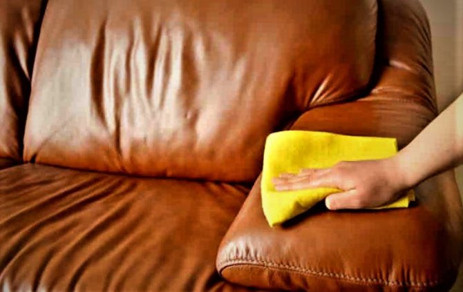 Чем оттереть чернила с кожи дивана быстро