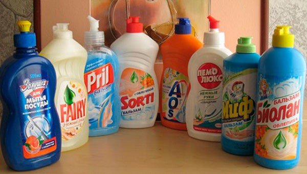 Моющее средство поможет избавиться от жирных пятен