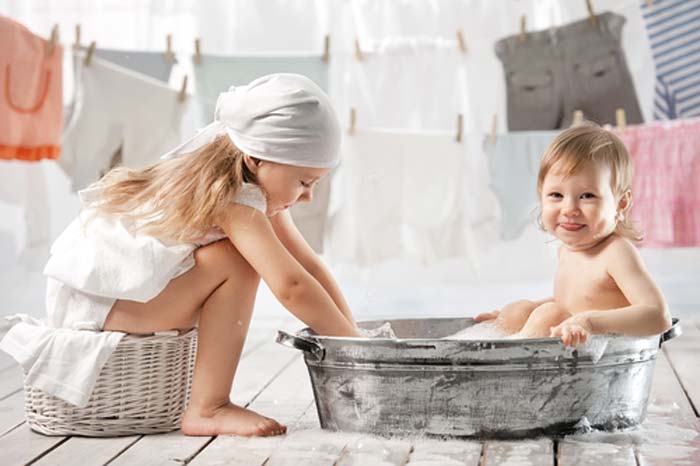 Уход за одеждой для новорожденных: как стирать и гладить