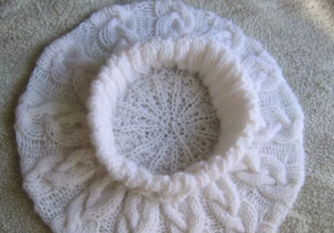 Берет с косами, очень красивый.