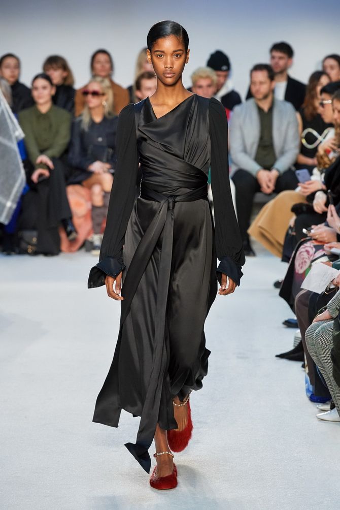 черное платье в пол