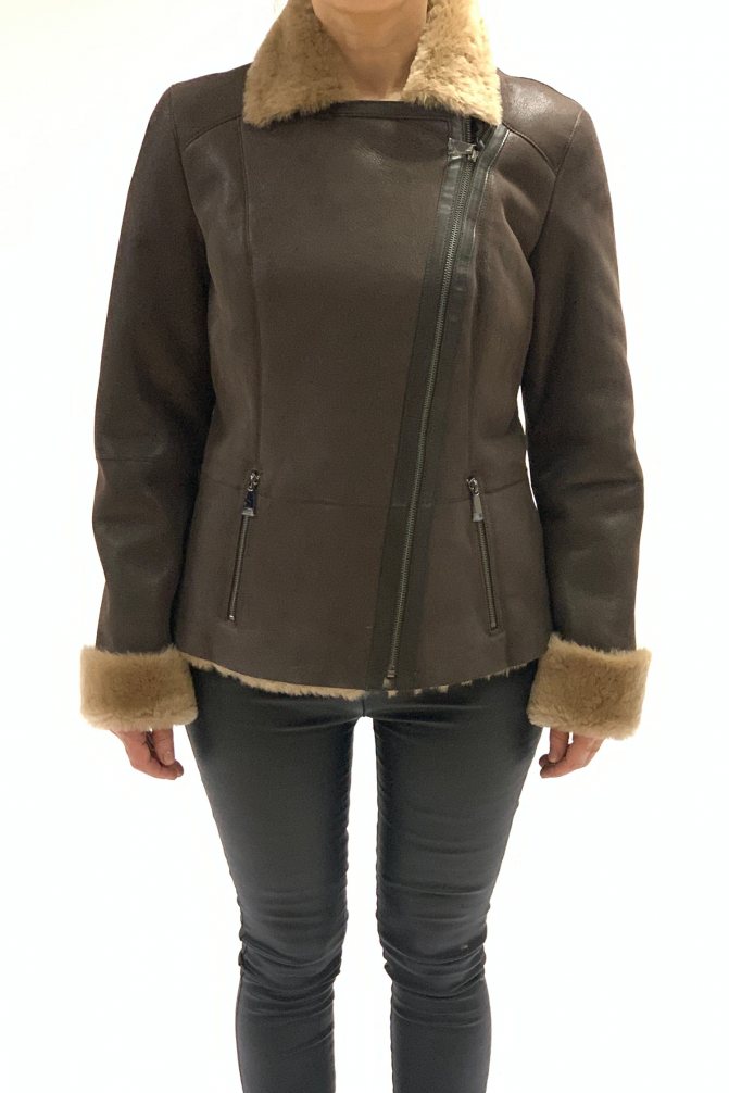 Дубленка женская из натуральной овчины с воротником