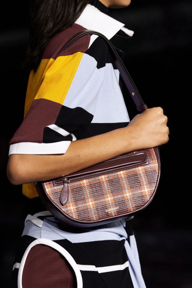 Модные сумки осень-зима 2020-2021 с клетчатым принтом из коллекции Burberry