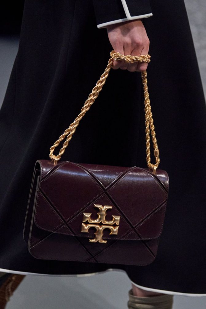 Модные сумки осень-зима 2020-2021 с пряжками из коллекции Tory Burch