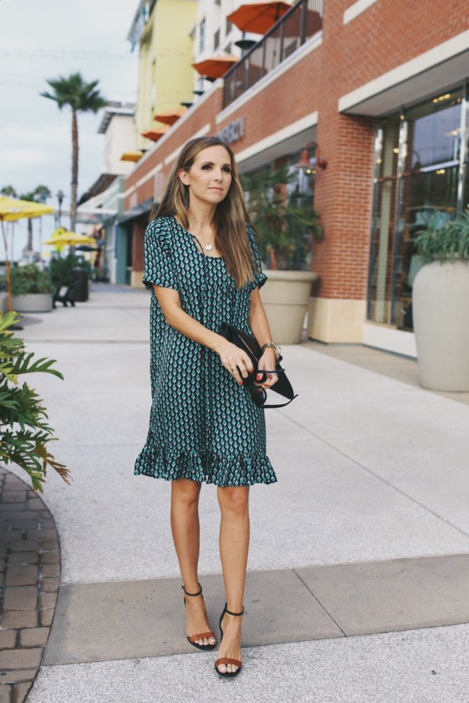 Платье с оборкой