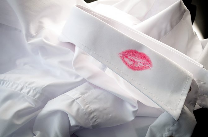 пятна от косметики