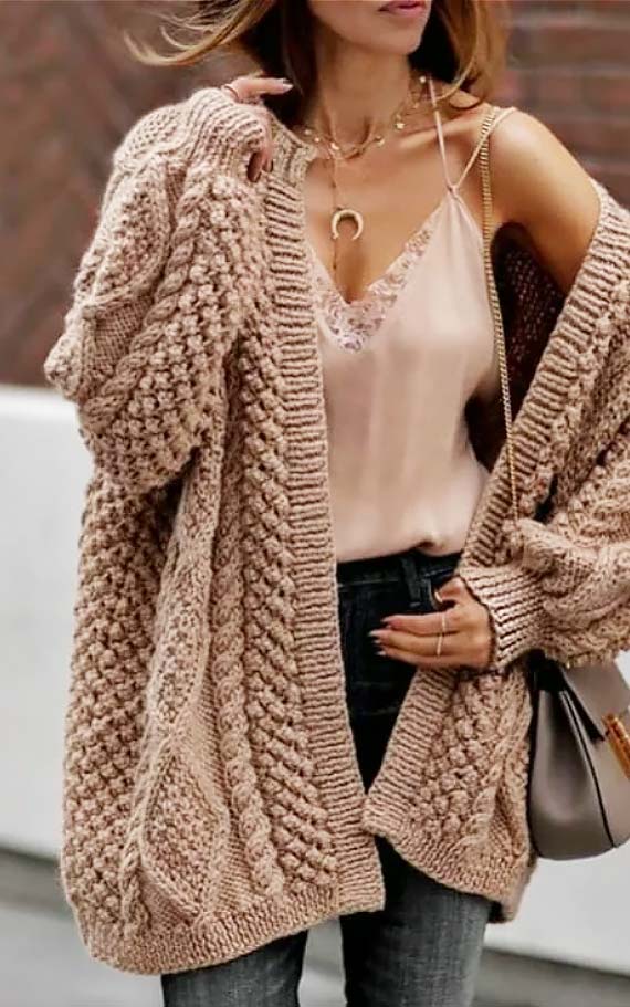 С чем носить бежевый кардиган оверсайз