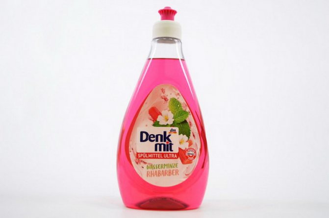 Способы выведения пятен от пота и дезодоранта с одежды