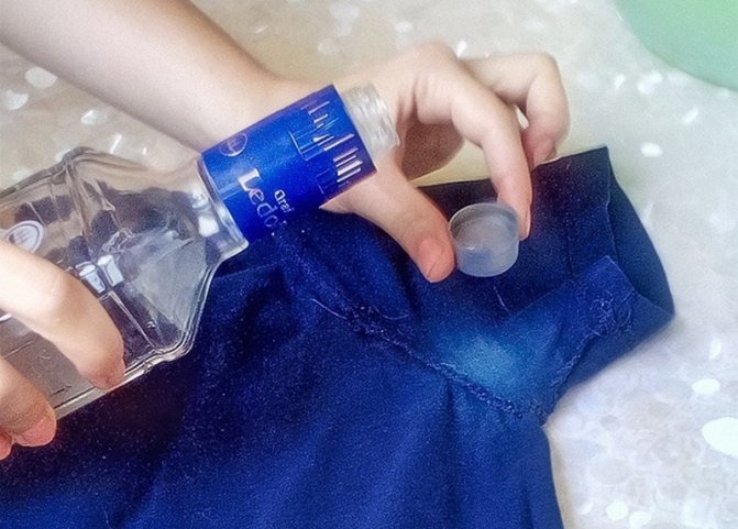 Способы выведения пятен от пота и дезодоранта с одежды