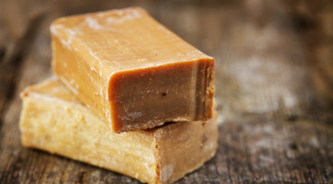 Способы выведения пятен от пота и дезодоранта с одежды