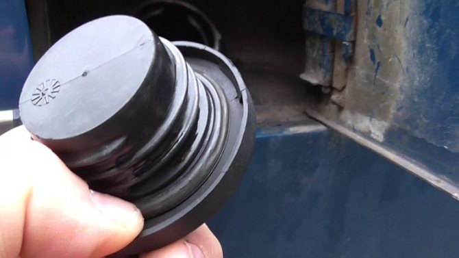 воняет бензин