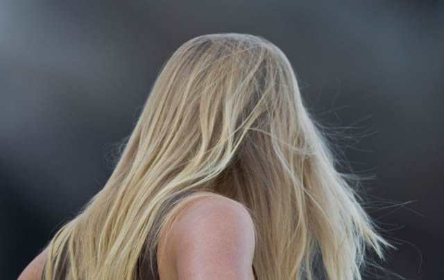 Здоровые волосы на ветру